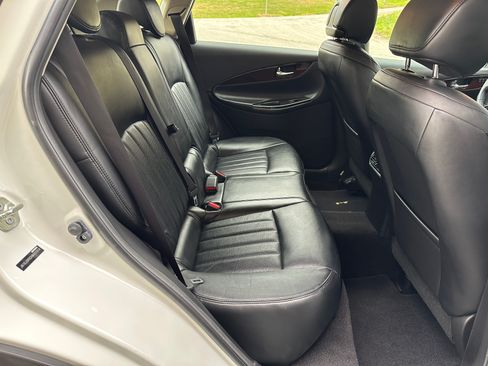 Used 2017 INFINITI QX50 image 16