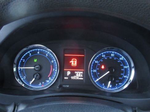 Used 2019 Toyota Corolla LE image 14