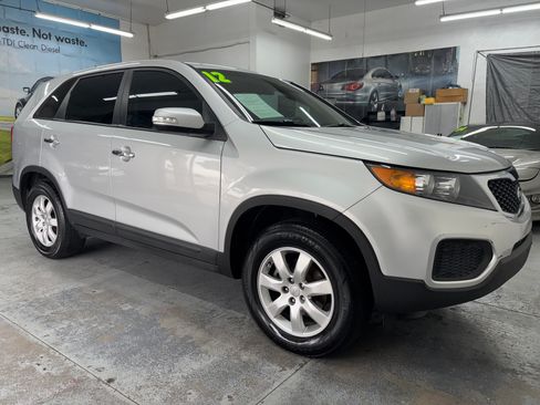 Used 2012 Kia Sorento image 1
