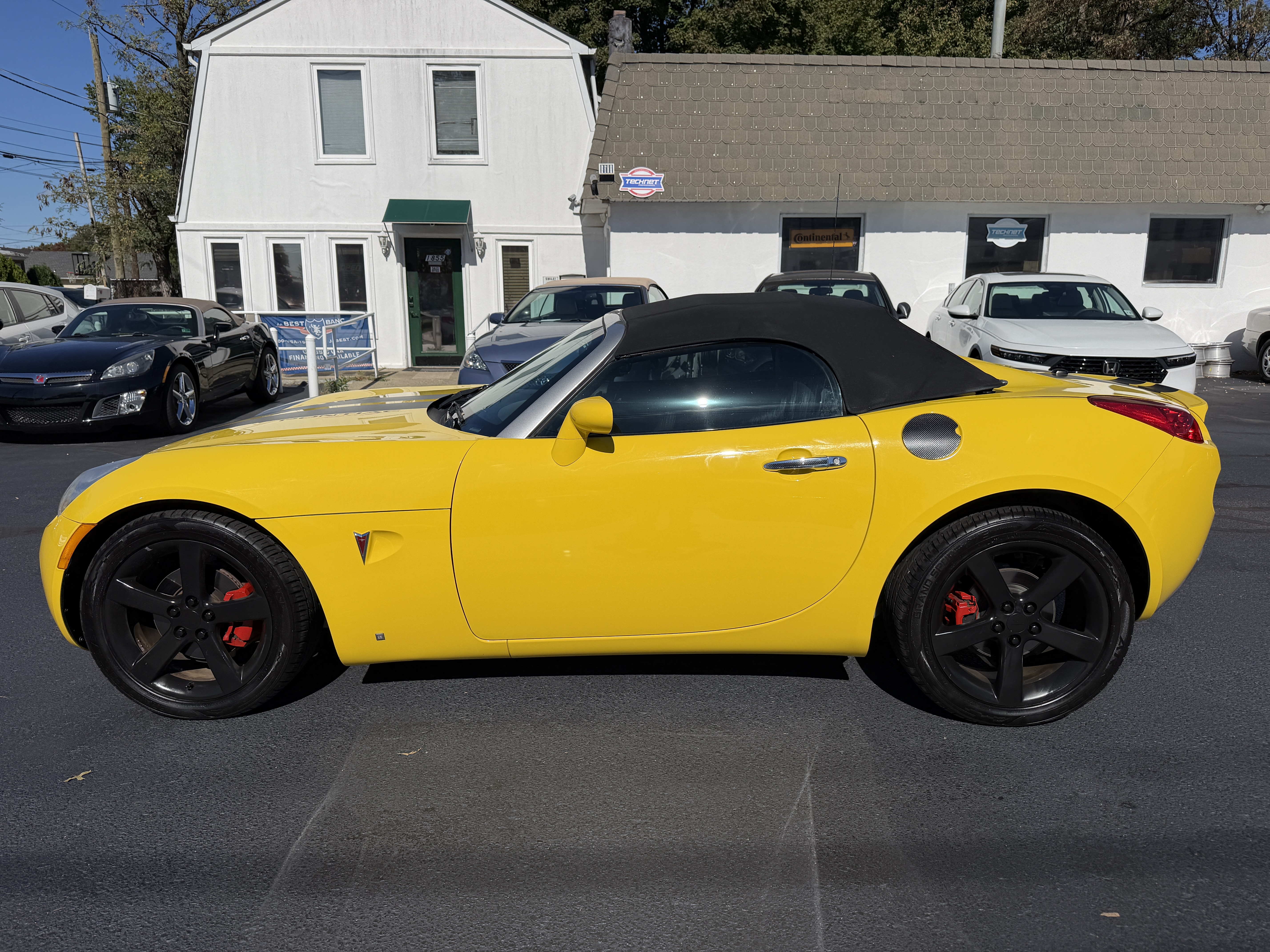 Used 2007 Pontiac Solstice Convertible RWD image 24