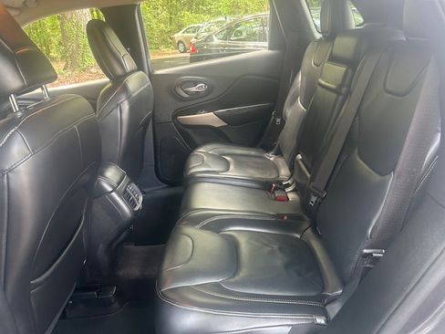 Used 2018 Jeep Cherokee FWD Limited image 24