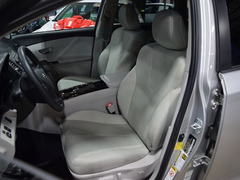 Used 2012 Toyota Venza LE AWD image 18