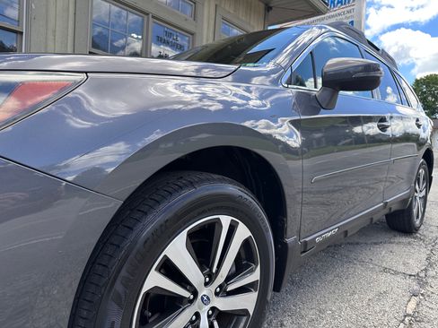 Used 2018 Subaru Outback 2.5i Limited AWD/4WD image 9