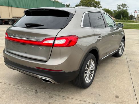 Used 2017 Lincoln MKX Select image 8
