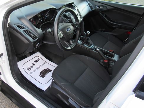 Used 2015 Ford Focus S image 9