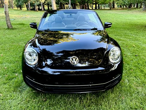 Used 2013 Volkswagen Beetle TDI Convertible FWD image 8
