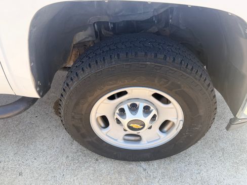Used 2013 Chevrolet Silverado 2500 2WD Extended Cab image 26