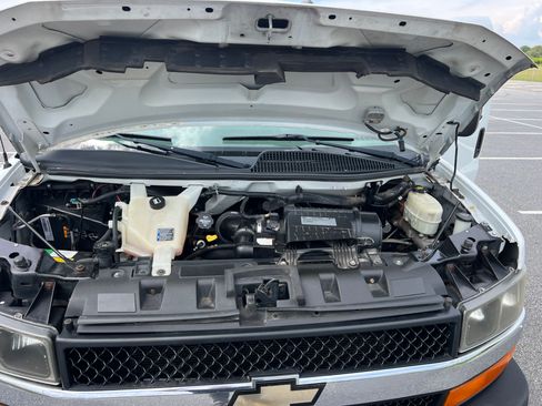 Used 2017 Chevrolet Express 3500 LT Extended Passenger RWD image 11