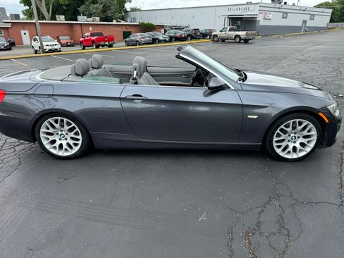 Used 2007 BMW 328i Convertible w/ M-Sport Package image 7