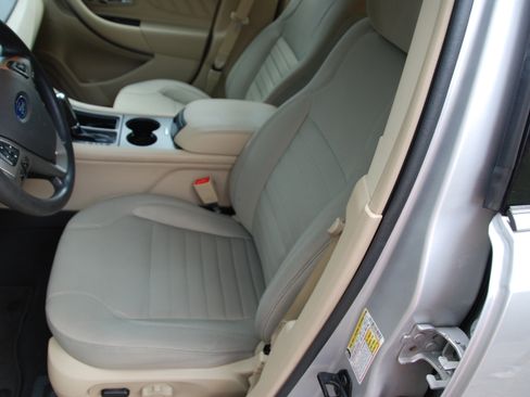 Used 2018 Ford Taurus SE FWD image 24