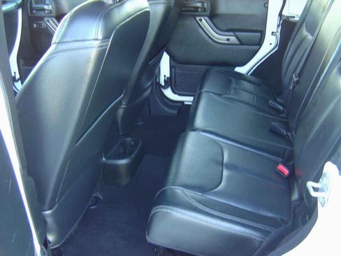 Used 2018 Jeep Wrangler 4xe Unlimited Sahara image 17