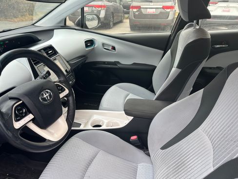 Used 2016 Toyota Prius Four image 14
