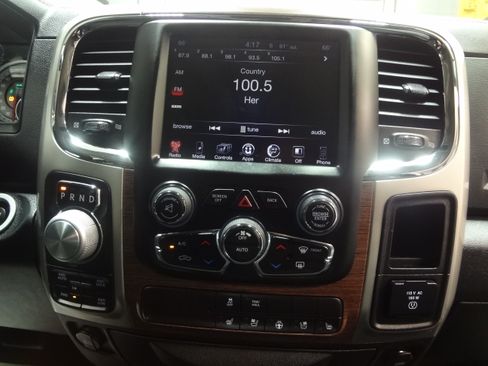 Used 2017 RAM 1500 Laramie image 19