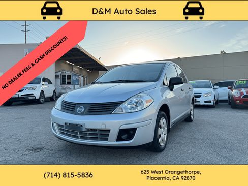 Used 2011 Nissan Versa image 1