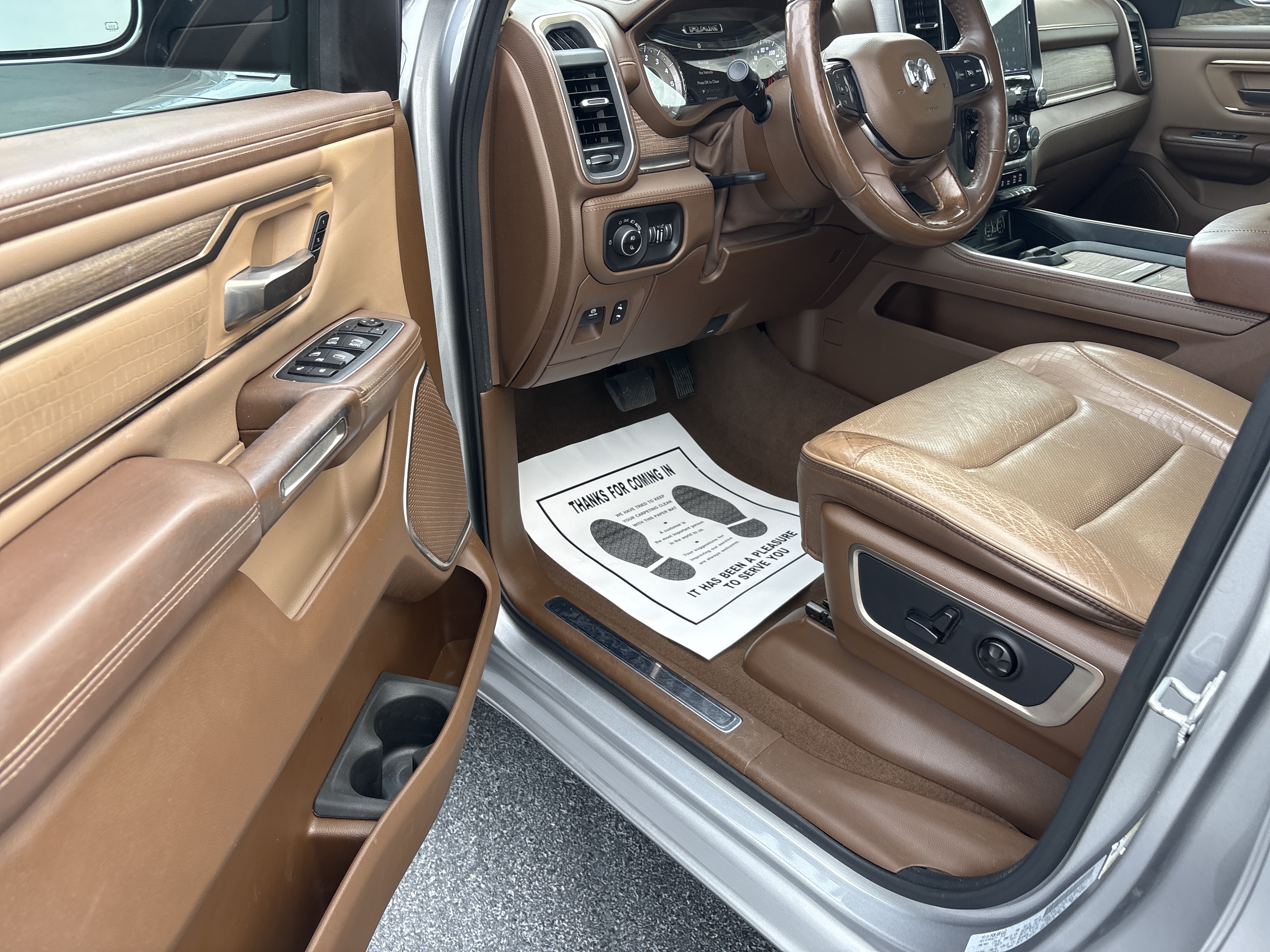 Used 2019 RAM 1500 4x4 Crew Cab Longhorn image 3