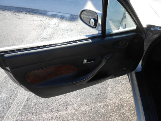 Used 2005 MAZDA MX-5 Miata LS RWD image 12