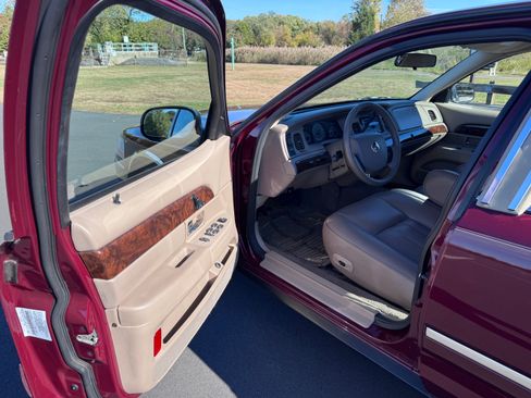 Used 2005 Mercury Grand Marquis GS image 2