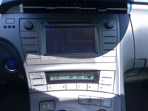 Used 2014 Toyota Prius Plug-In Hybrid FWD image 15