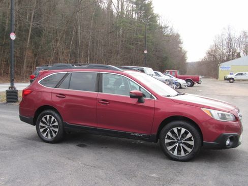 Used 2017 Subaru Outback 2.5i Limited image 12