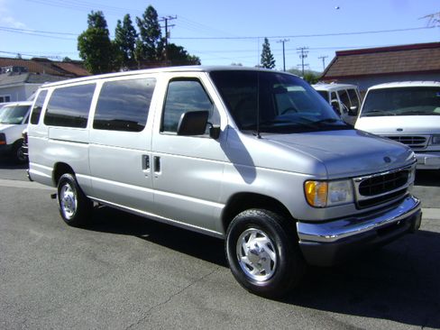 Used 2002 Ford E-350 and Econoline 350 XL image 3