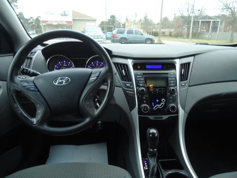 Used 2012 Hyundai Sonata GLS image 7