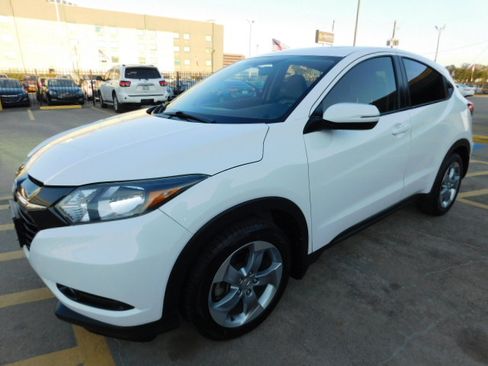 Used 2017 Honda HR-V EX image 4