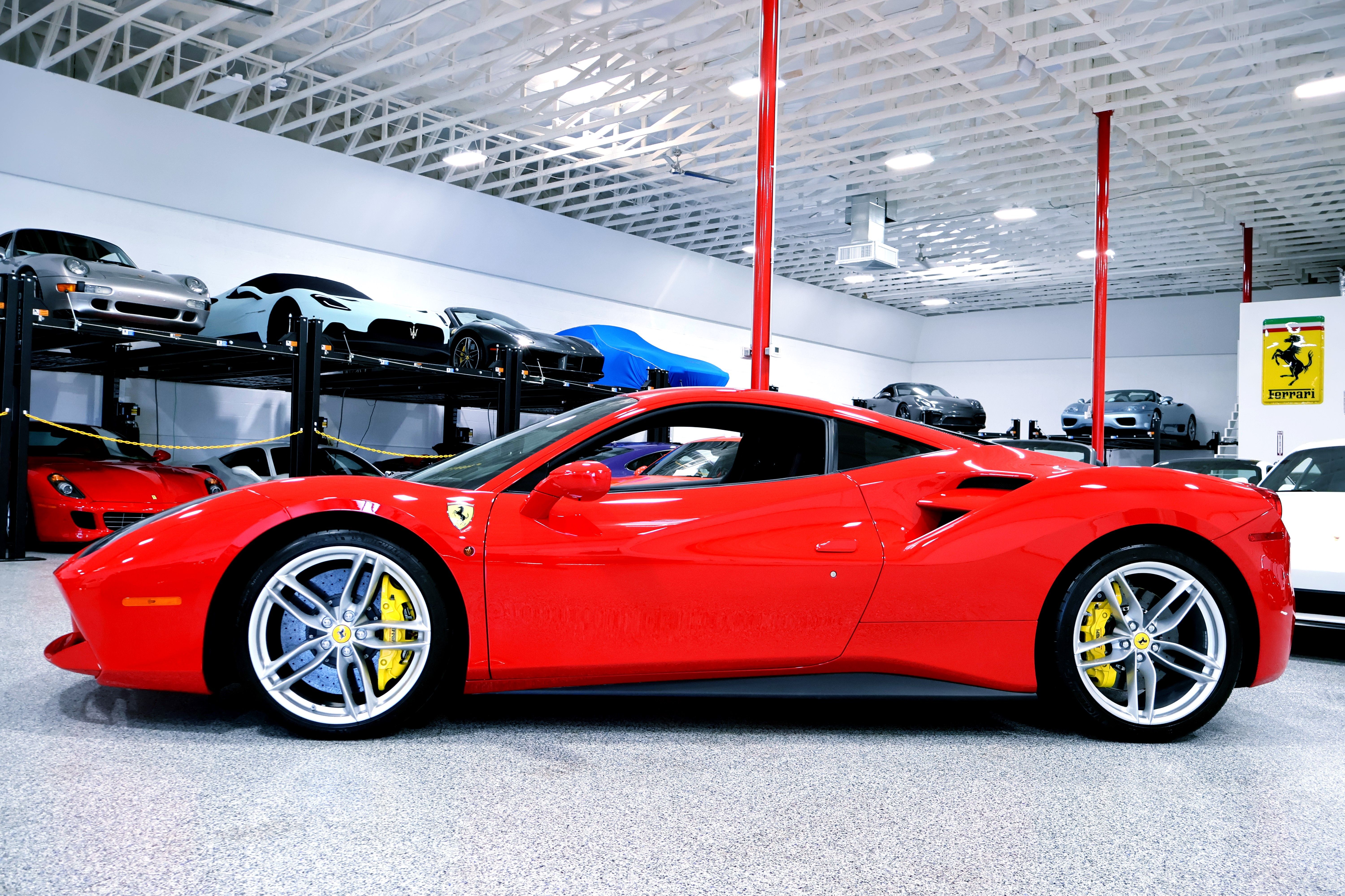 Used 2018 Ferrari 488 GTB RWD image 5
