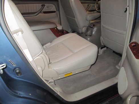 Used 2005 Toyota Sequoia 4WD Limited image 22