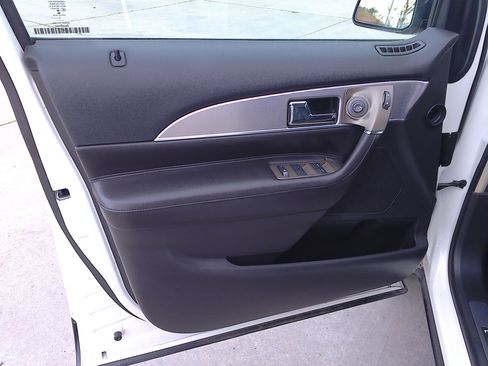 Used 2015 Lincoln MKX image 9