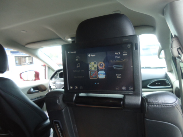 Used 2017 Chrysler Pacifica Touring-L Plus FWD image 7