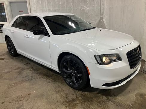 Used 2021 Chrysler 300 Touring image 29