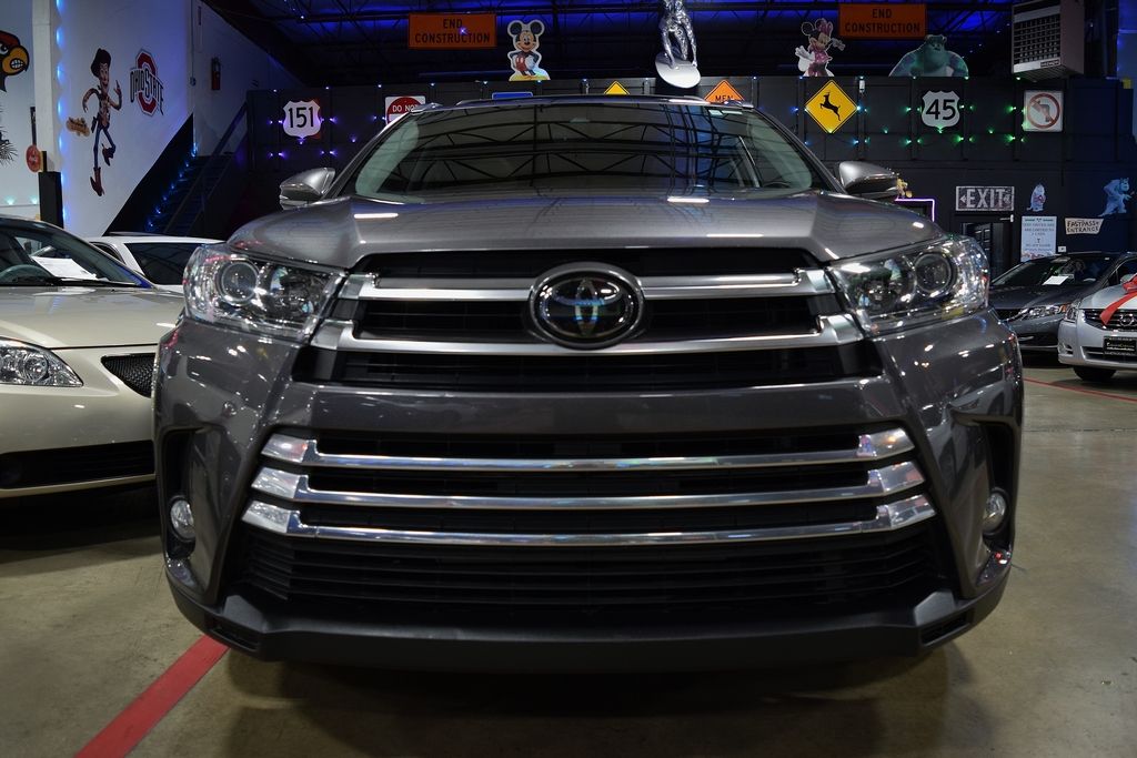 Used 2018 Toyota Highlander Limited V6 w/ 3rd Row FWD image 10