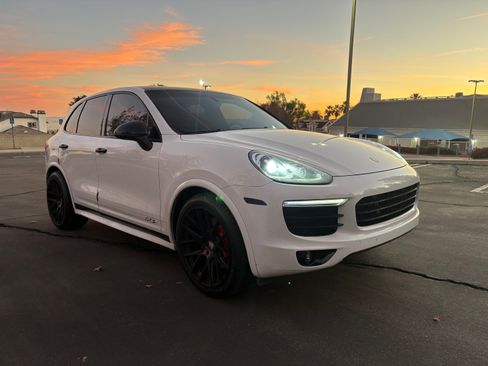 Used 2016 Porsche Cayenne image 2