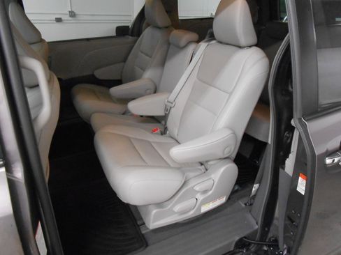 Used 2019 Toyota Sienna XLE Premium FWD image 12