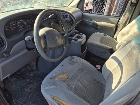 Used 2005 Ford E-150 and Econoline 150 XLT image 5