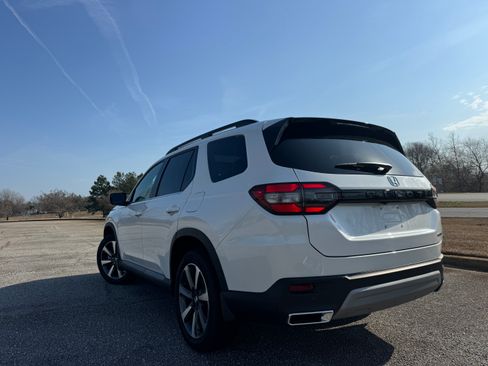 Used 2025 Honda Pilot Touring image 26