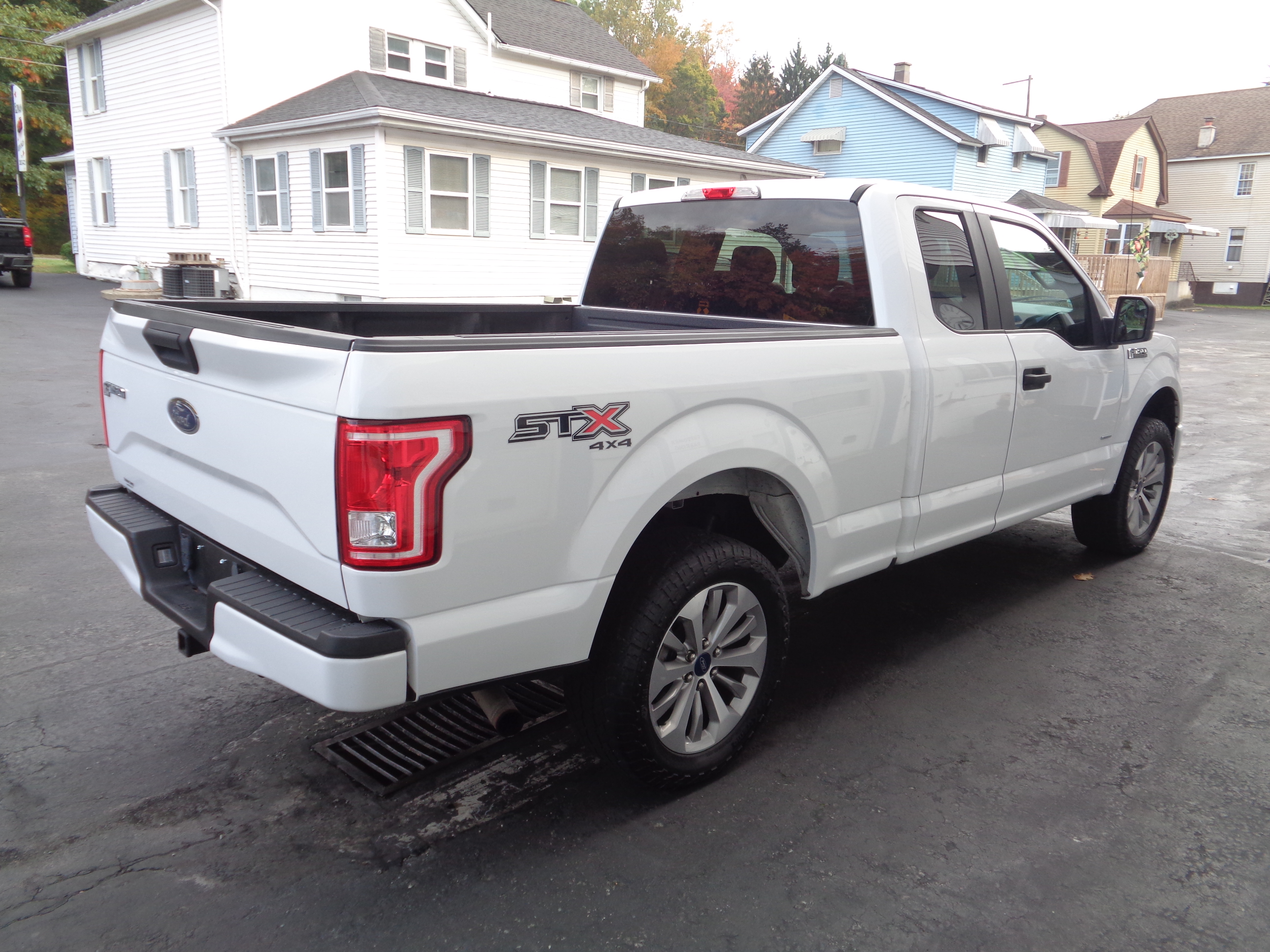 Used 2017 Ford F150 4x4 SuperCab image 2