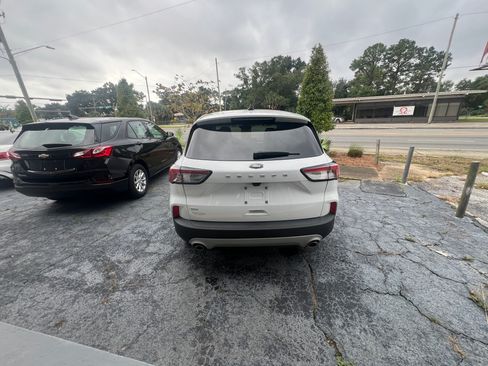 Used 2022 Ford Escape SE image 5