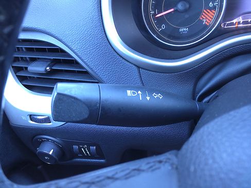 Used 2014 Jeep Cherokee Limited FWD image 31