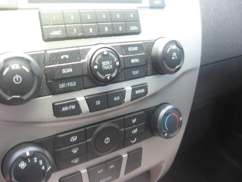 Used 2011 Ford Focus SE Sedan FWD image 11