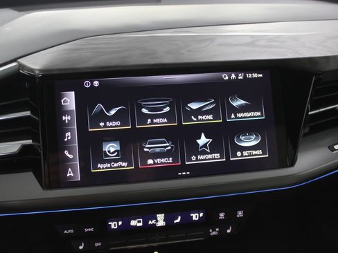 Used 2024 Audi Q4 e-tron Premium Plus image 21