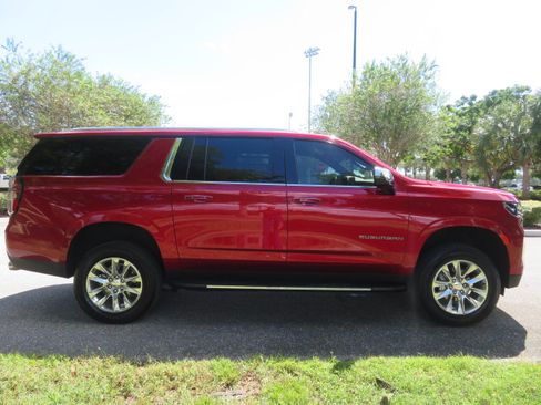 Used 2023 Chevrolet Suburban Premier image 9