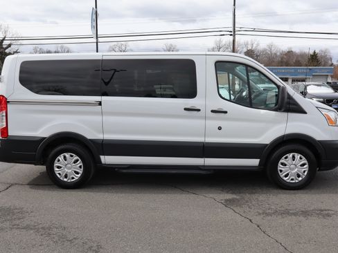 Used 2015 Ford Transit 150 XLT image 9