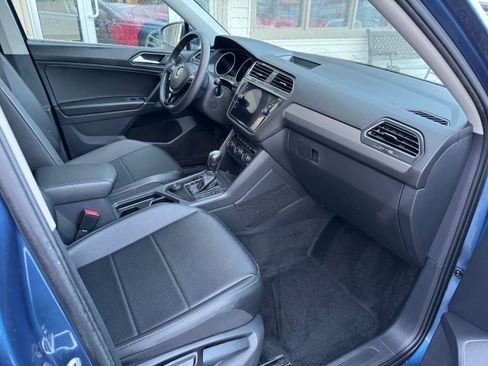 Used 2020 Volkswagen Tiguan SE image 14