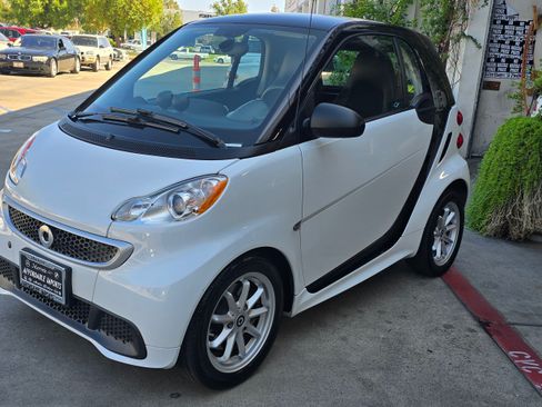 Used 2015 smart fortwo electric drive image 39