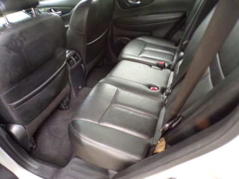 Used 2019 Nissan Rogue FWD image 14
