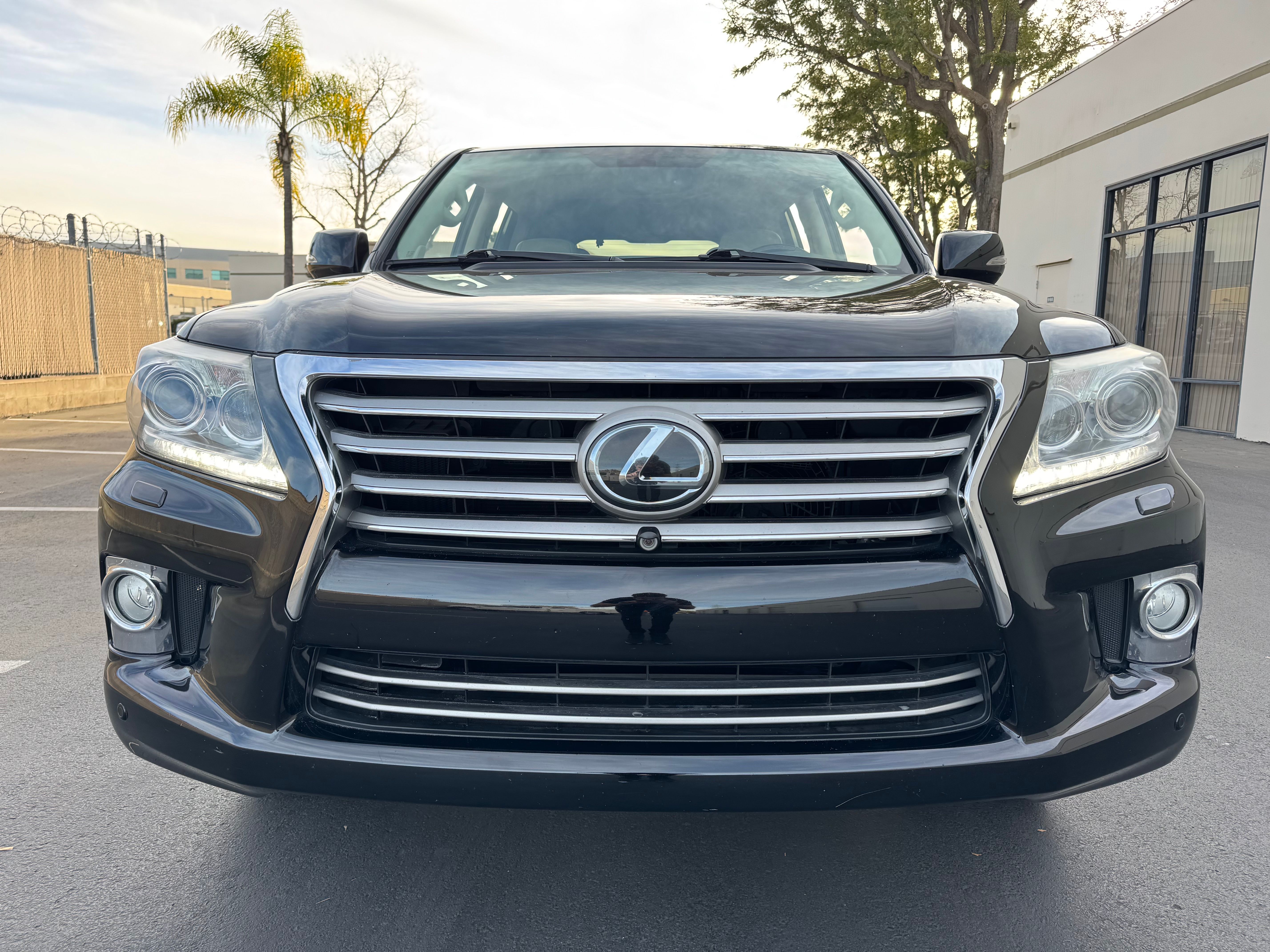Used 2013 Lexus LX 570 4WD image 11