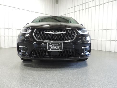 Used 2024 Chrysler Pacifica Touring-L AWD image 7