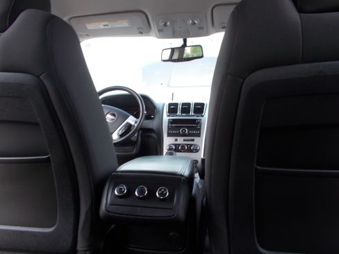 Used 2012 GMC Acadia AWD SLE image 21