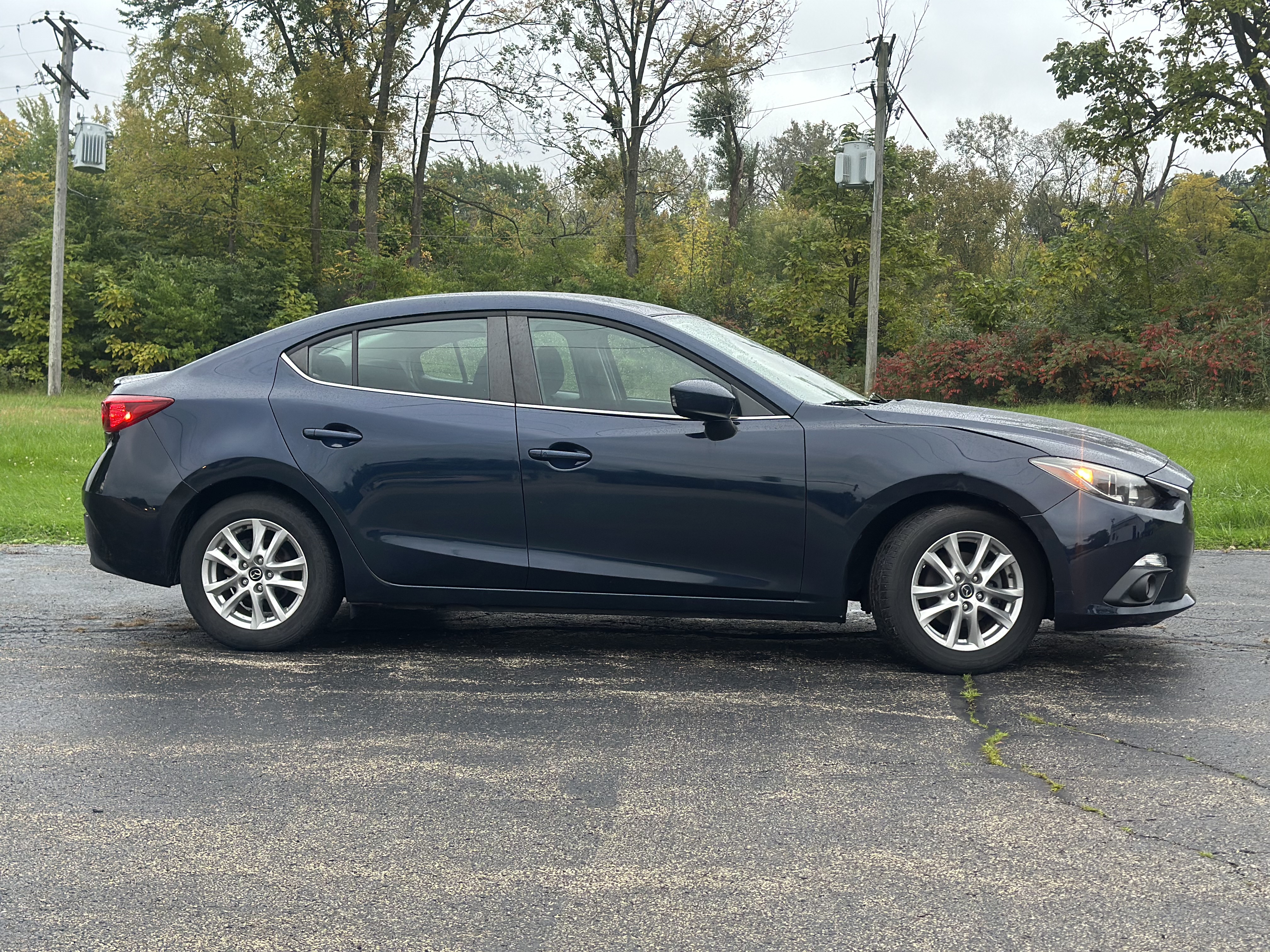 Used 2015 MAZDA MAZDA3 i Touring Sedan FWD image 9